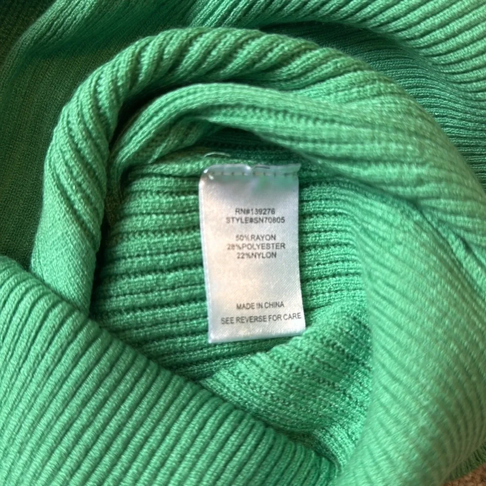 Les Serein Apple Green Ribbed V-Neck Short Sleeve Sweater Women's Small NWT - Picture 7 of 9